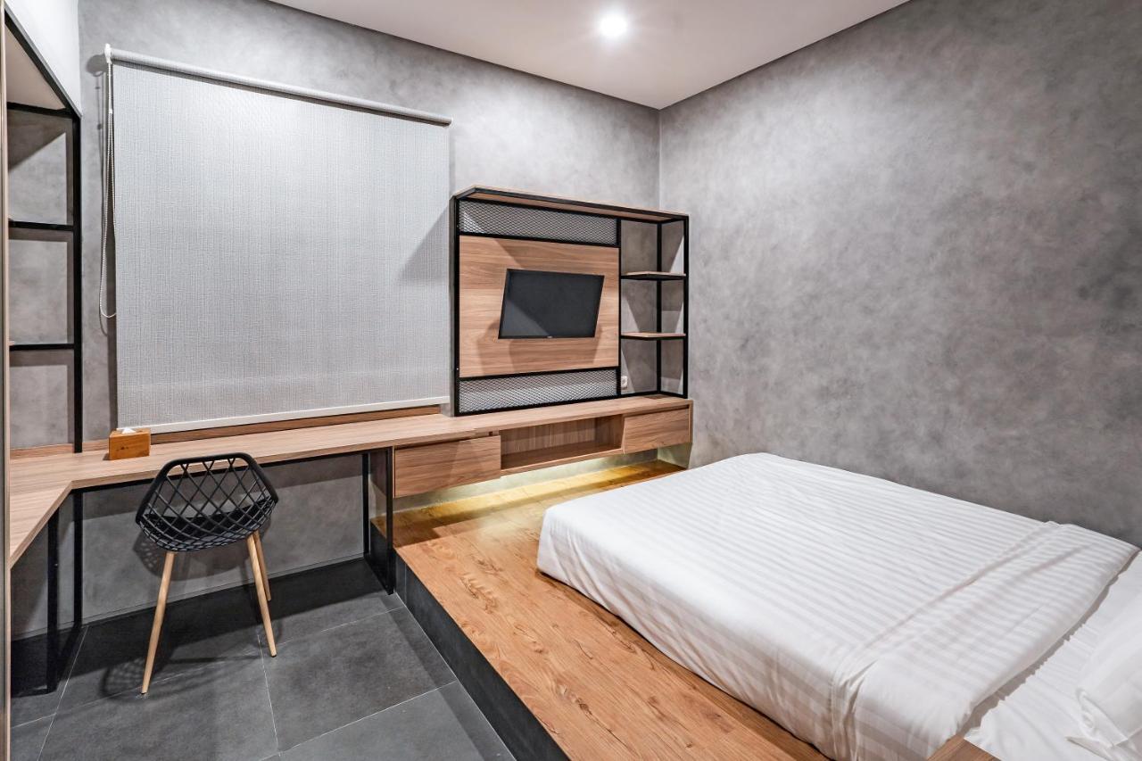 فندق Loa Living Solo Baru Grogol الغرفة الصورة
